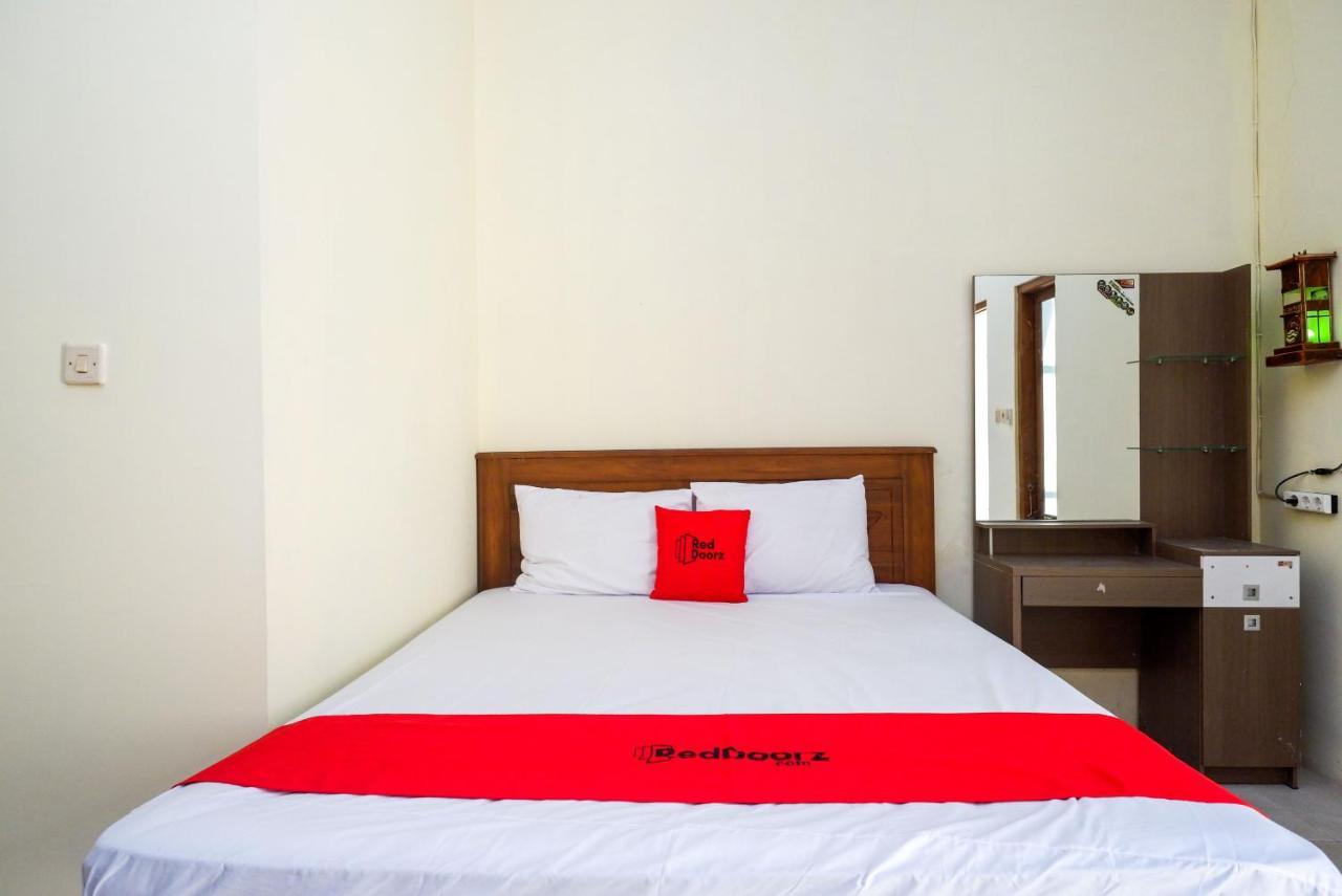 Reddoorz @ Umbul Ponggok Waterpark Klaten Exterior photo
