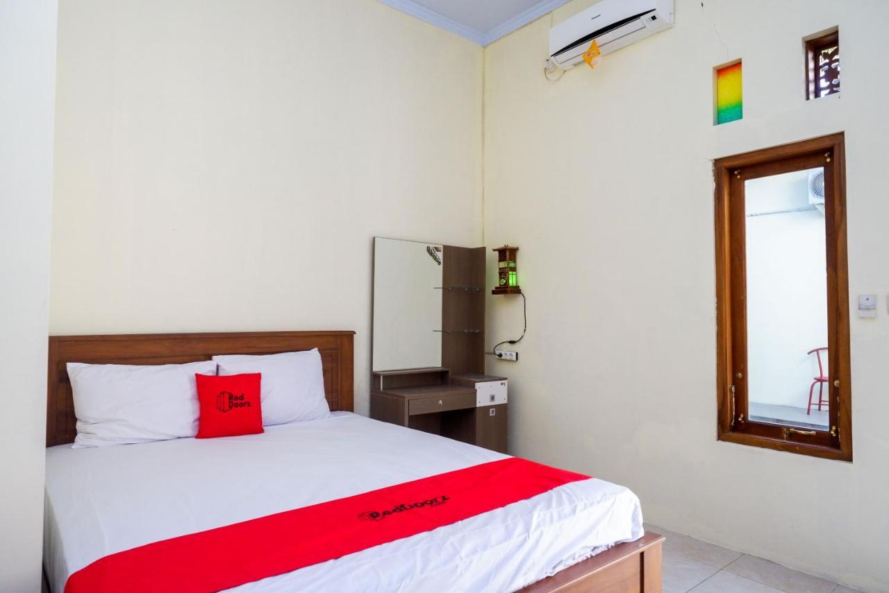 Reddoorz @ Umbul Ponggok Waterpark Klaten Exterior photo